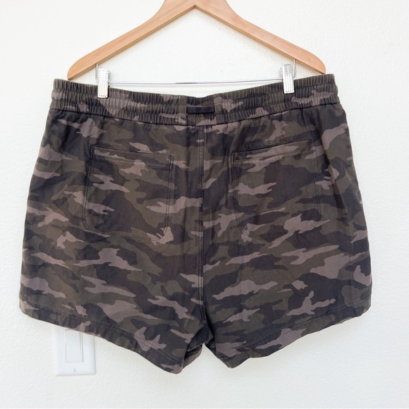 Athleta Camo Farallon Shorts Size 20 - Picture 5 of 6